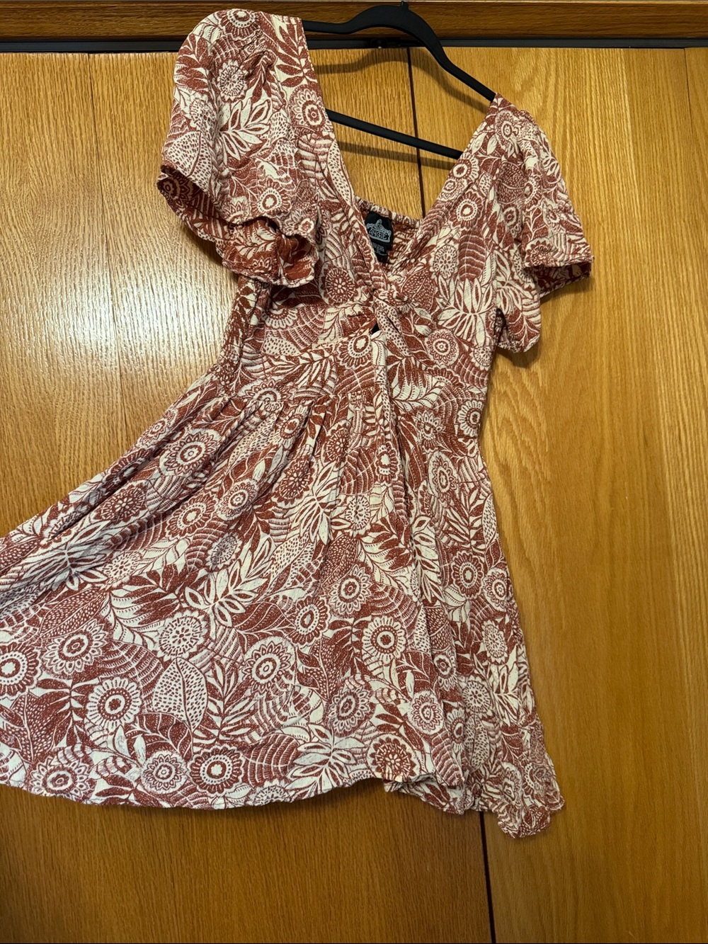 Women's boutique Rust Floral V-Neck cut out Short Dress - Picture 2 of 6